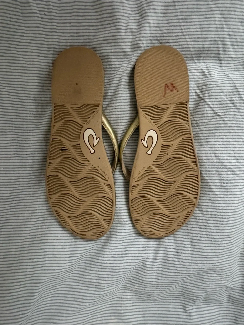 OluKai Tiare Metallic Gold Women's Thong Sandals